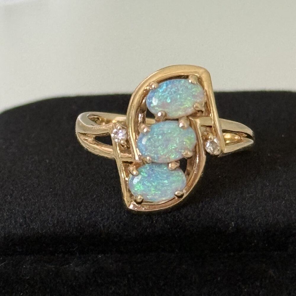 14K Yellow Gold Fire Opal 3 Stone Diamond Band Ring Size 6